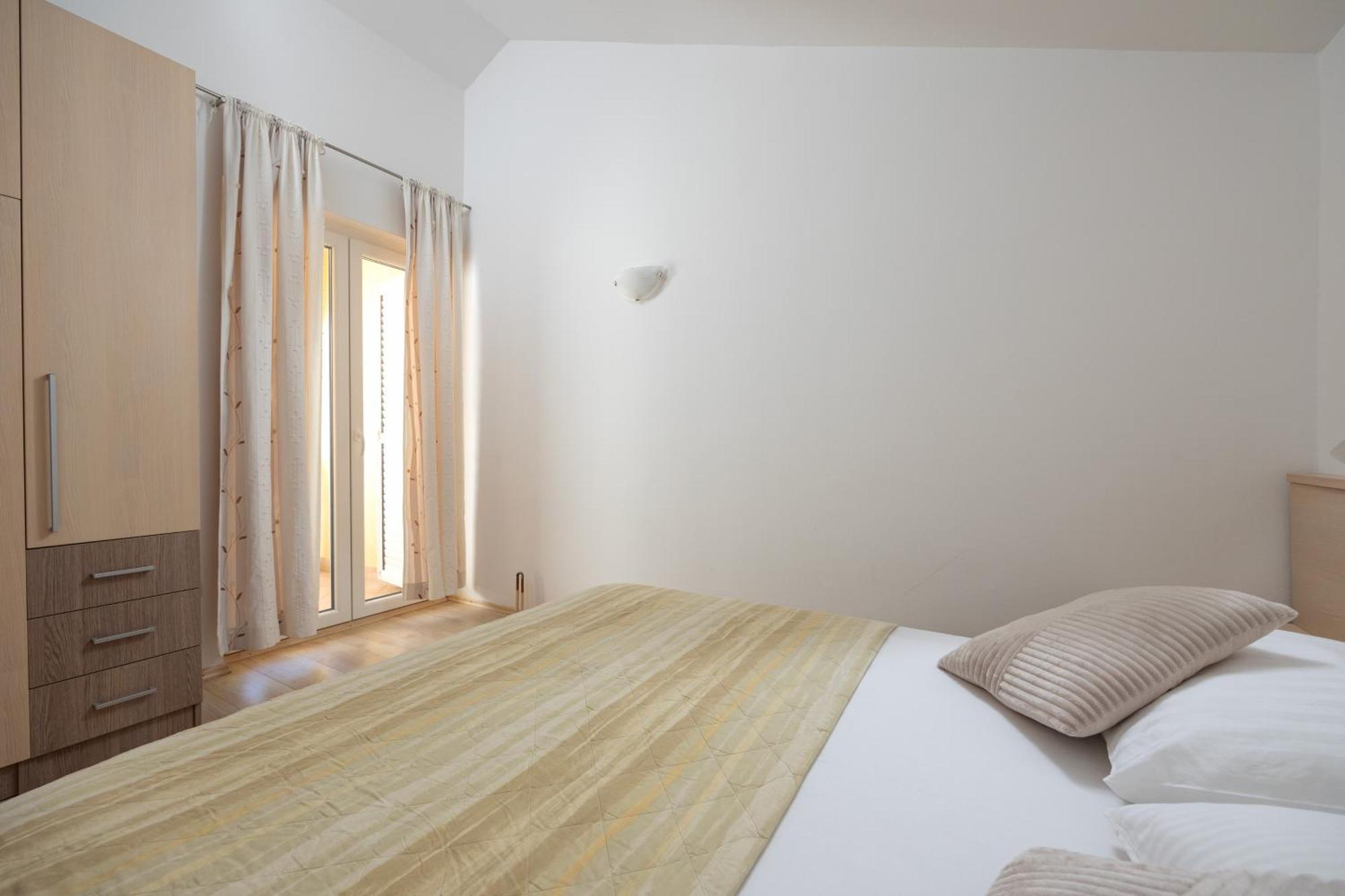 Premium Apartments - Lavica Beach Podstrana Exterior photo
